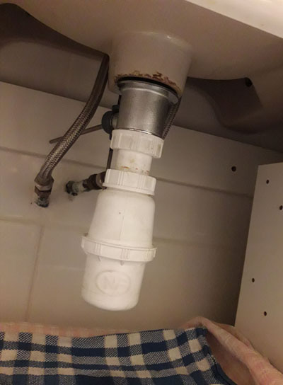 Remplacement de la bonde du lavabo à Venelles