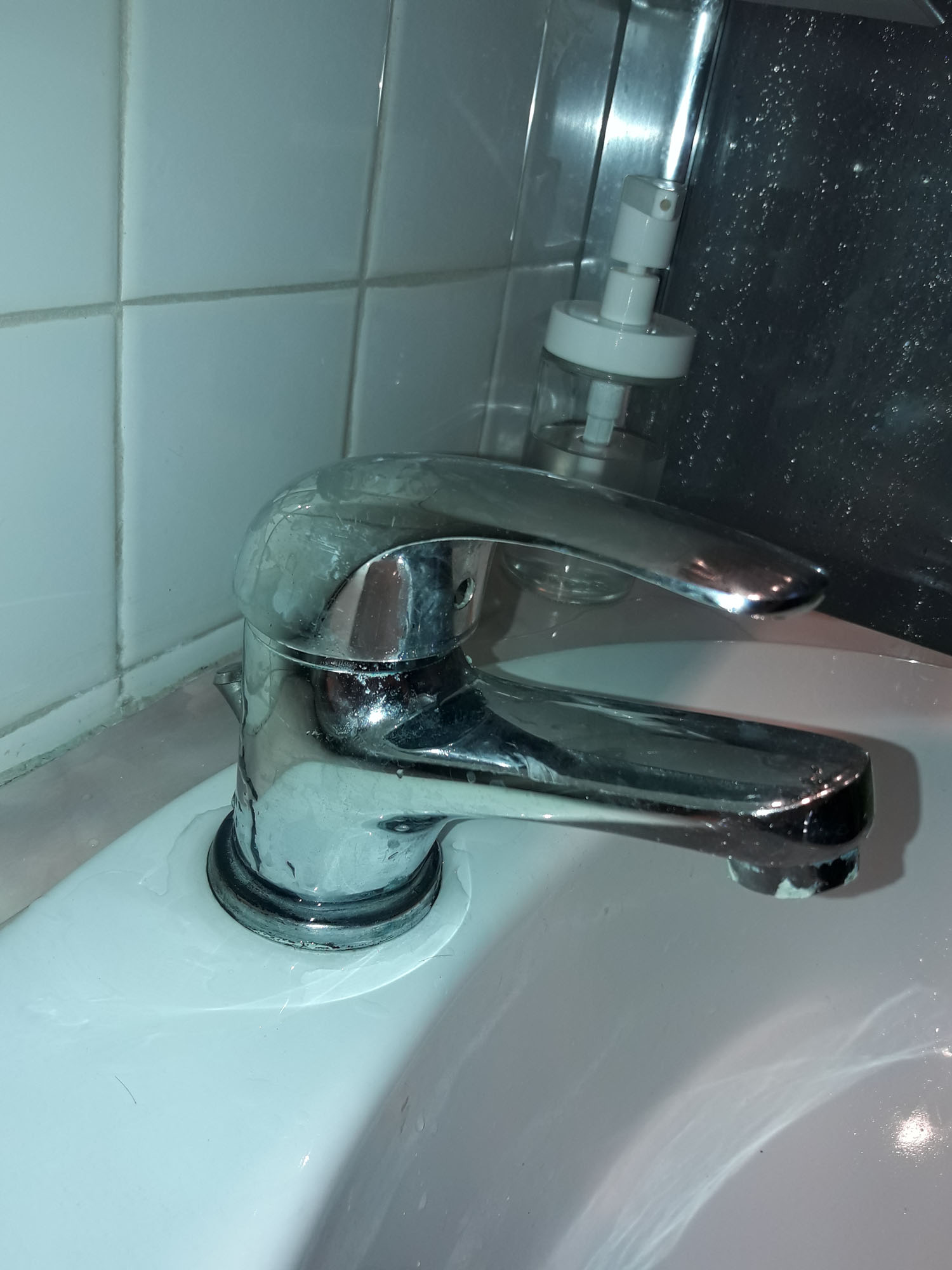 Remplacement du robinet mitigeur du lavabo à Gardanne