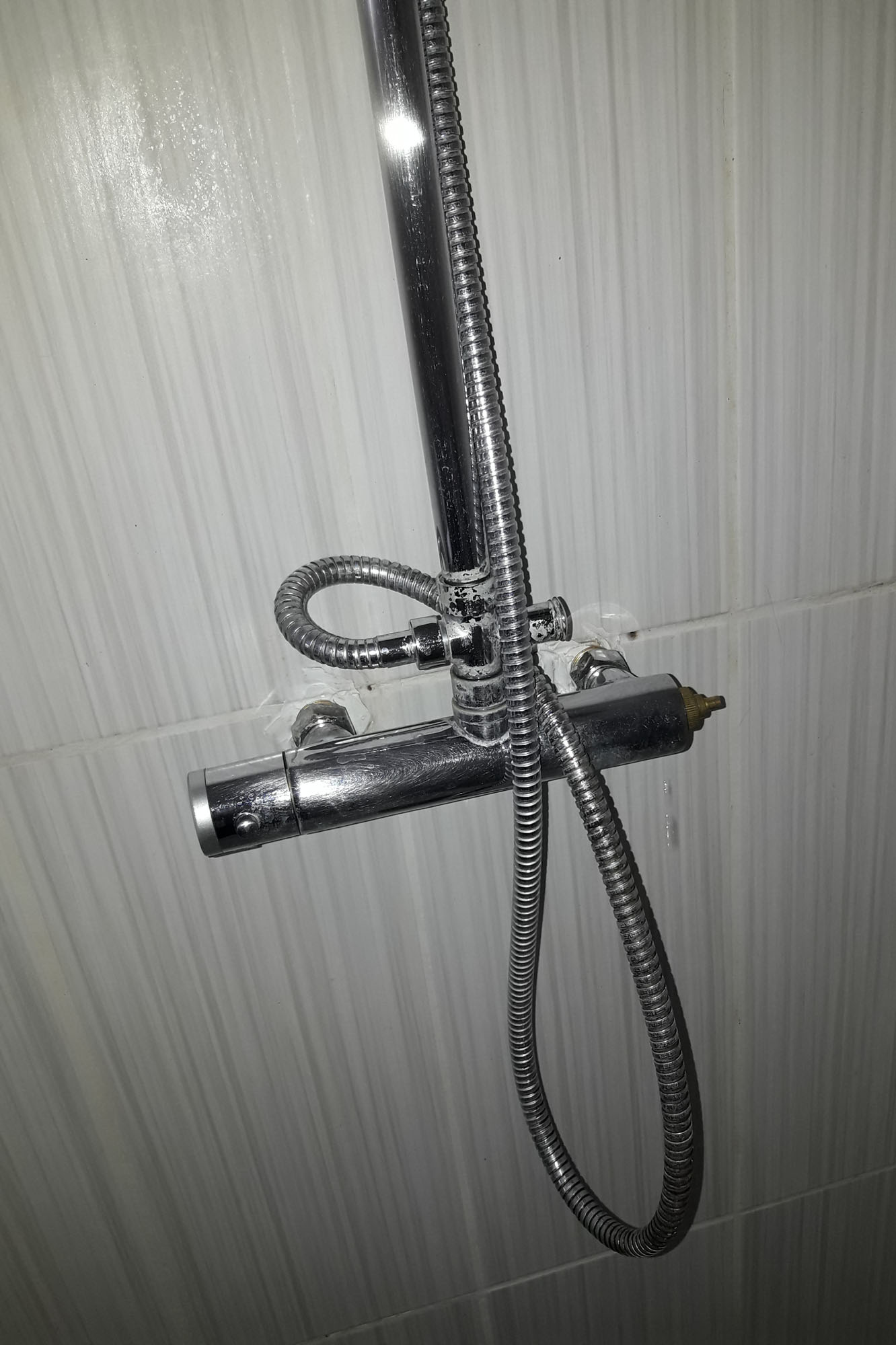 Remplacement du robinet mitigeur de douche à Fuveau.