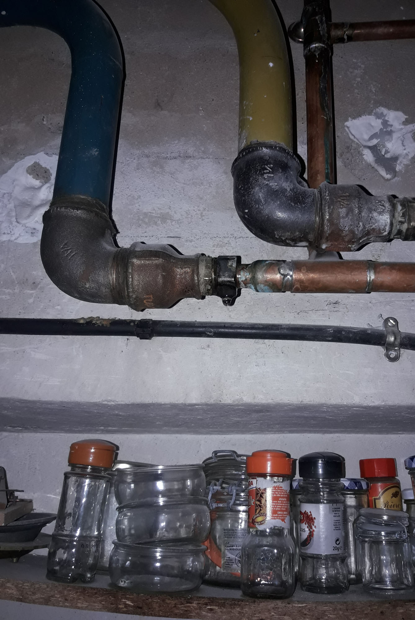 Réparation de fuite sur tuyau d'alimentation chauffage à Aix en Provence.
