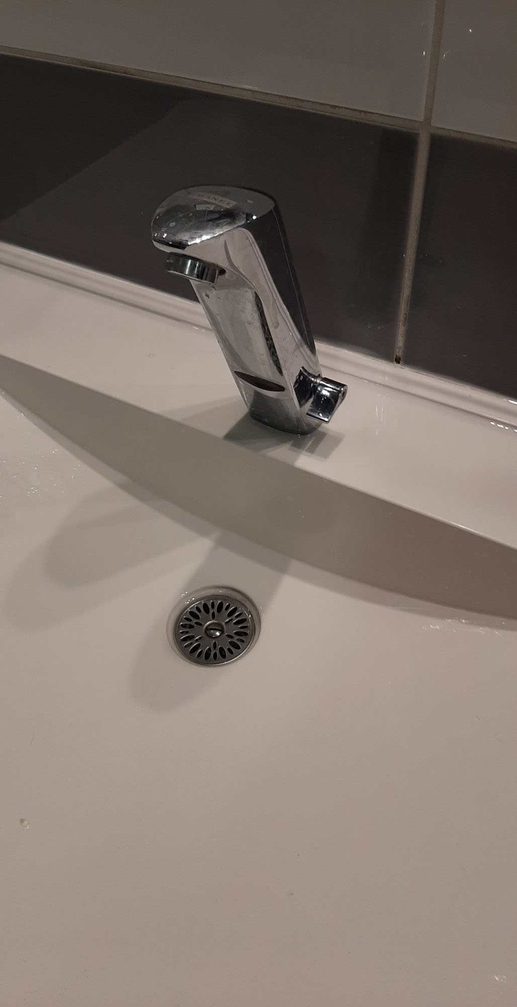 Changement de robinet lavabo a Simiane Collongue